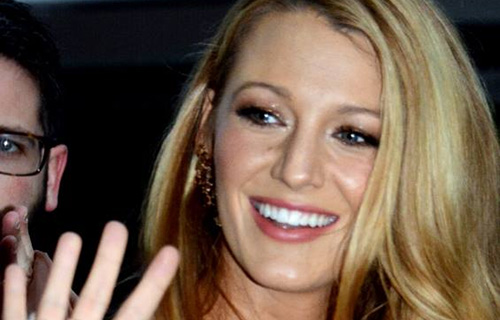 Nhan sắc nóng bỏng của "người phụ nữ được khao khát nhất thế giới"